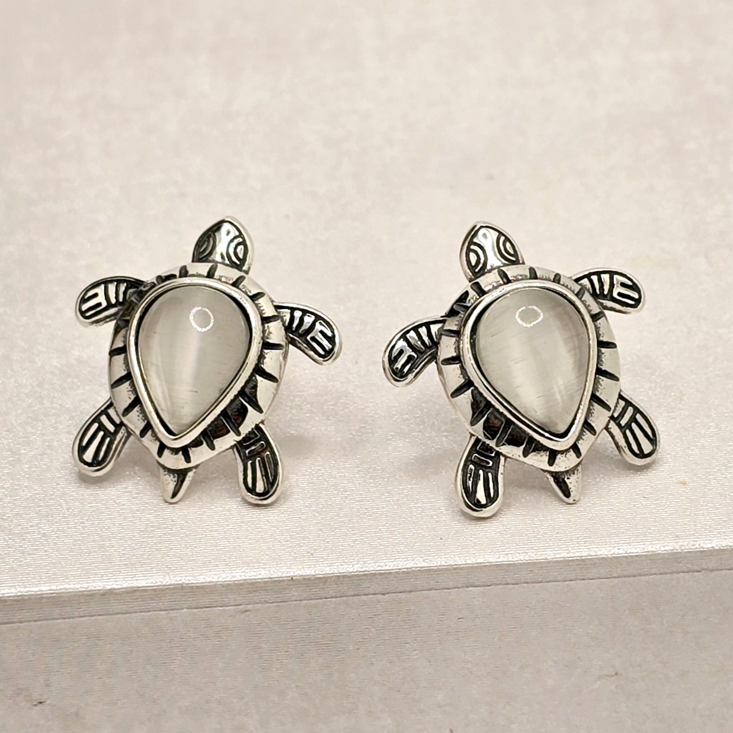 A562 White Stone Turtle Post Earrings