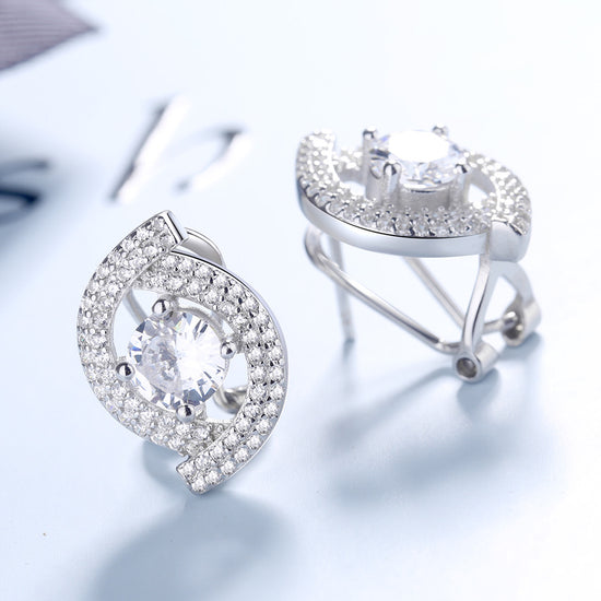 P143 Clear Crystal Earrings