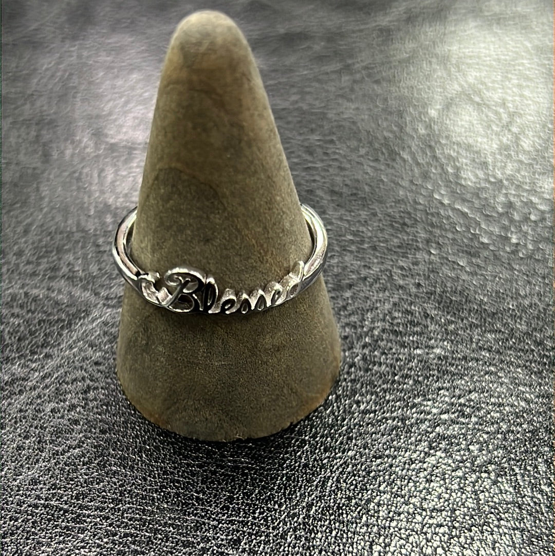 R807 Anillo bendito pequeño