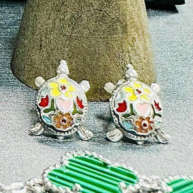 A842 Aretes con forma de tortuga y flor amarilla