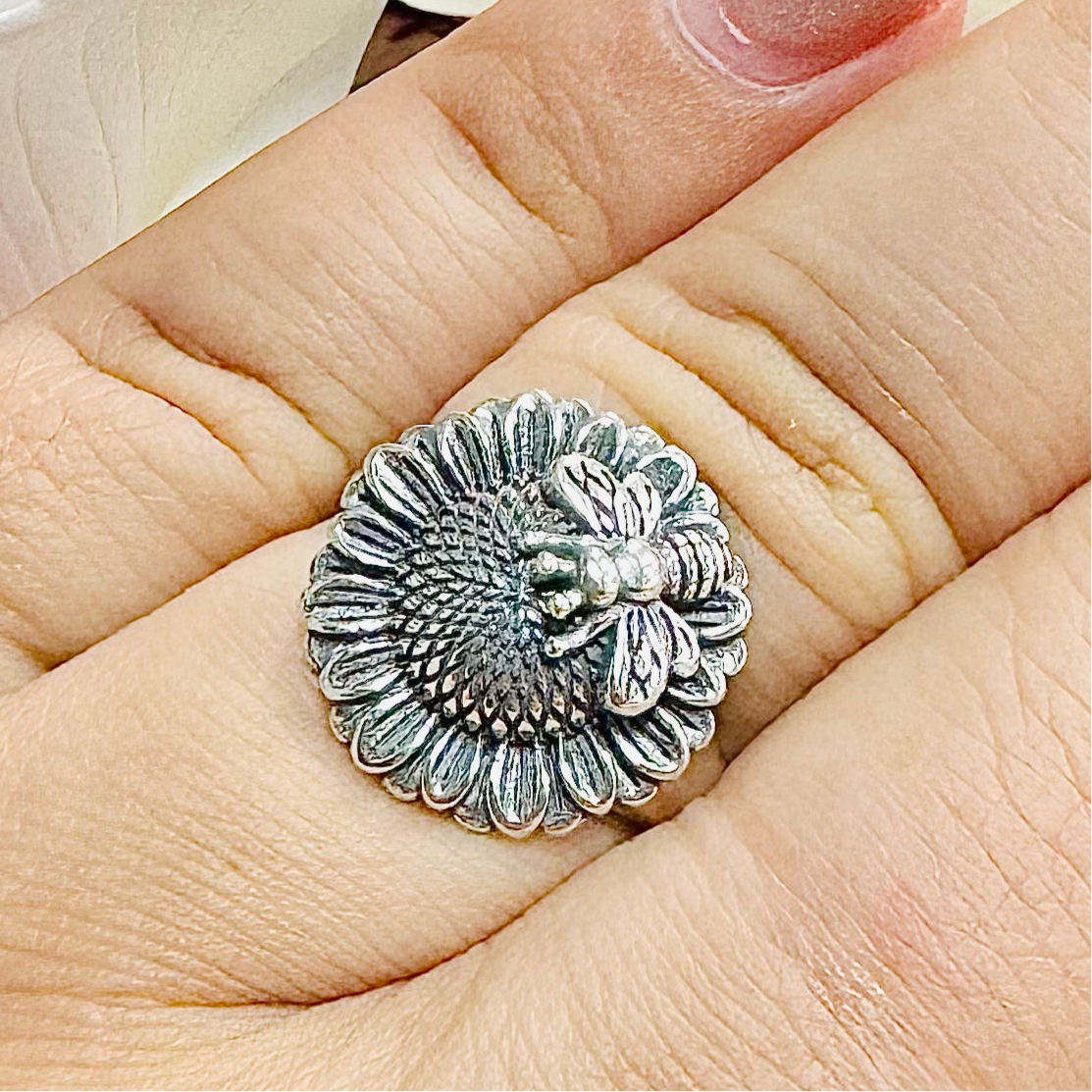 R98 Sunflower And Bee Ring