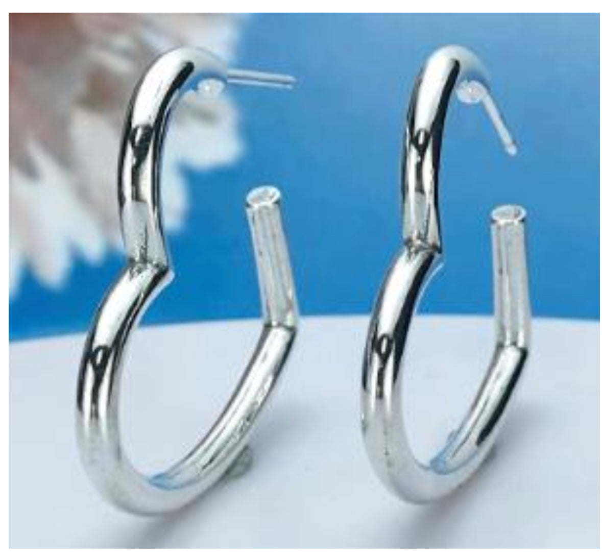 P531 Medium Heart Hoop Earrings