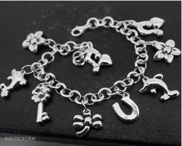 M469 Pulsera con Dijes 8"