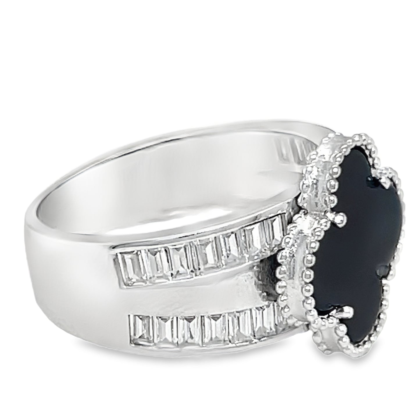 Anillo de trébol negro R1050