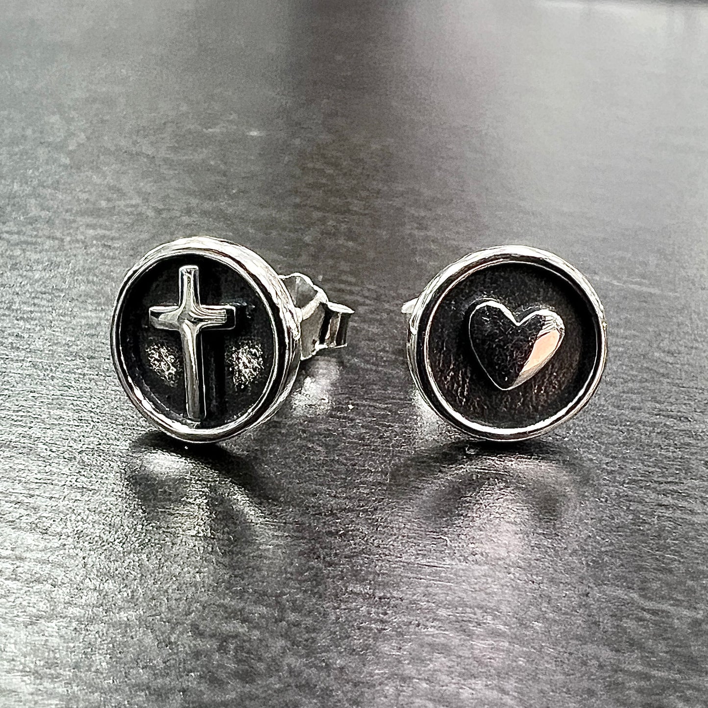 A753 cross hear earrings