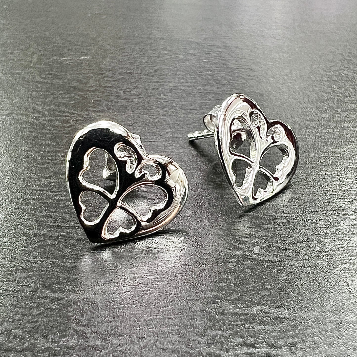 A759 Heart Post Earring