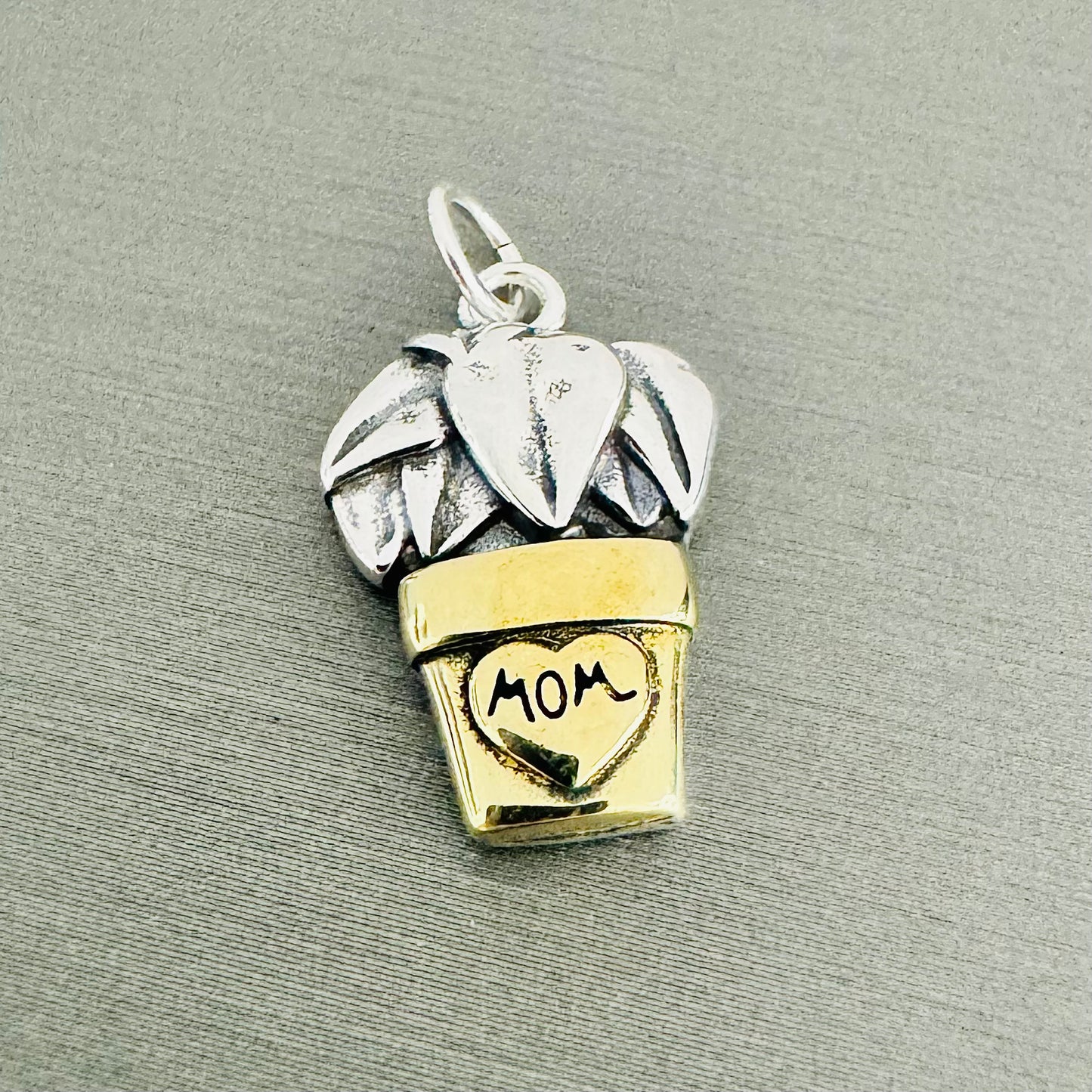 D1955 Mom Plant Pendant