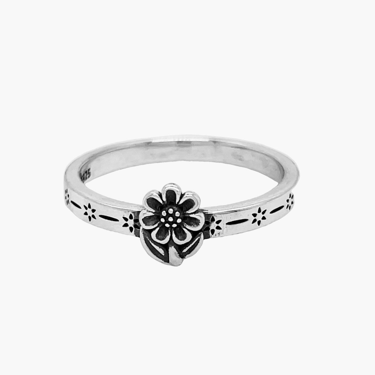 R1014 Daisy Ring