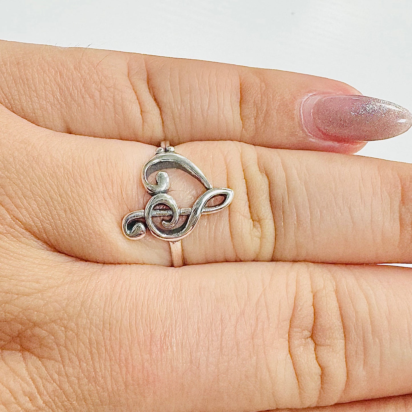 R949 Anillo Corazón Amor por la Música