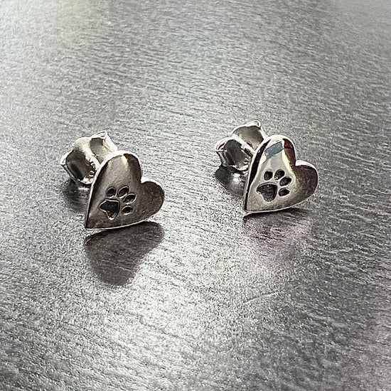 A754 heart post earring