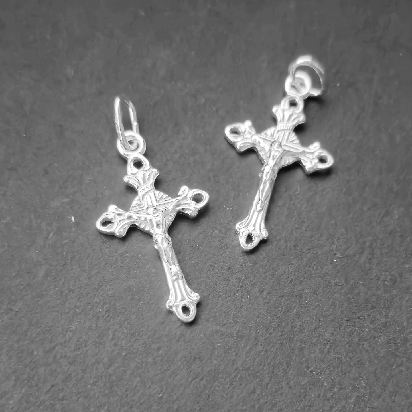 D2371 Cross Pendant