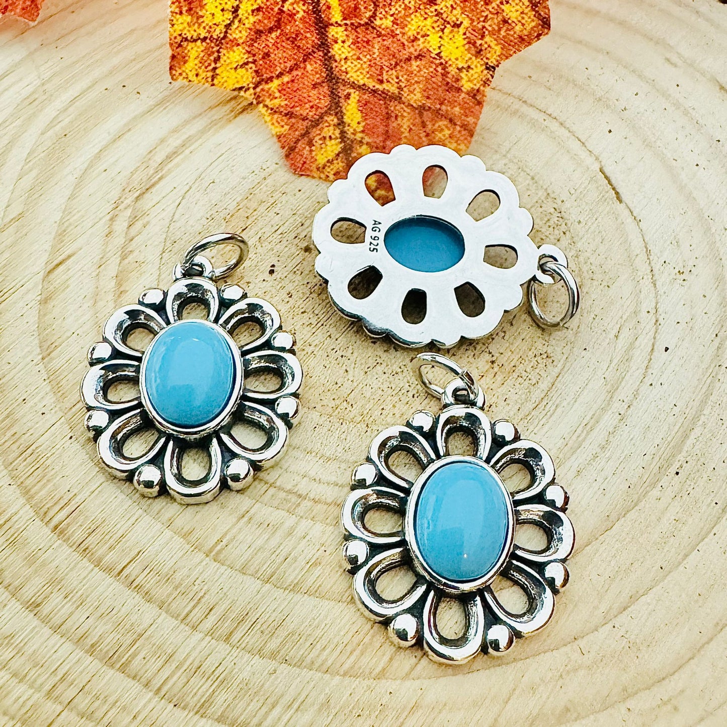 D2404 Turquoise Flower Pendant