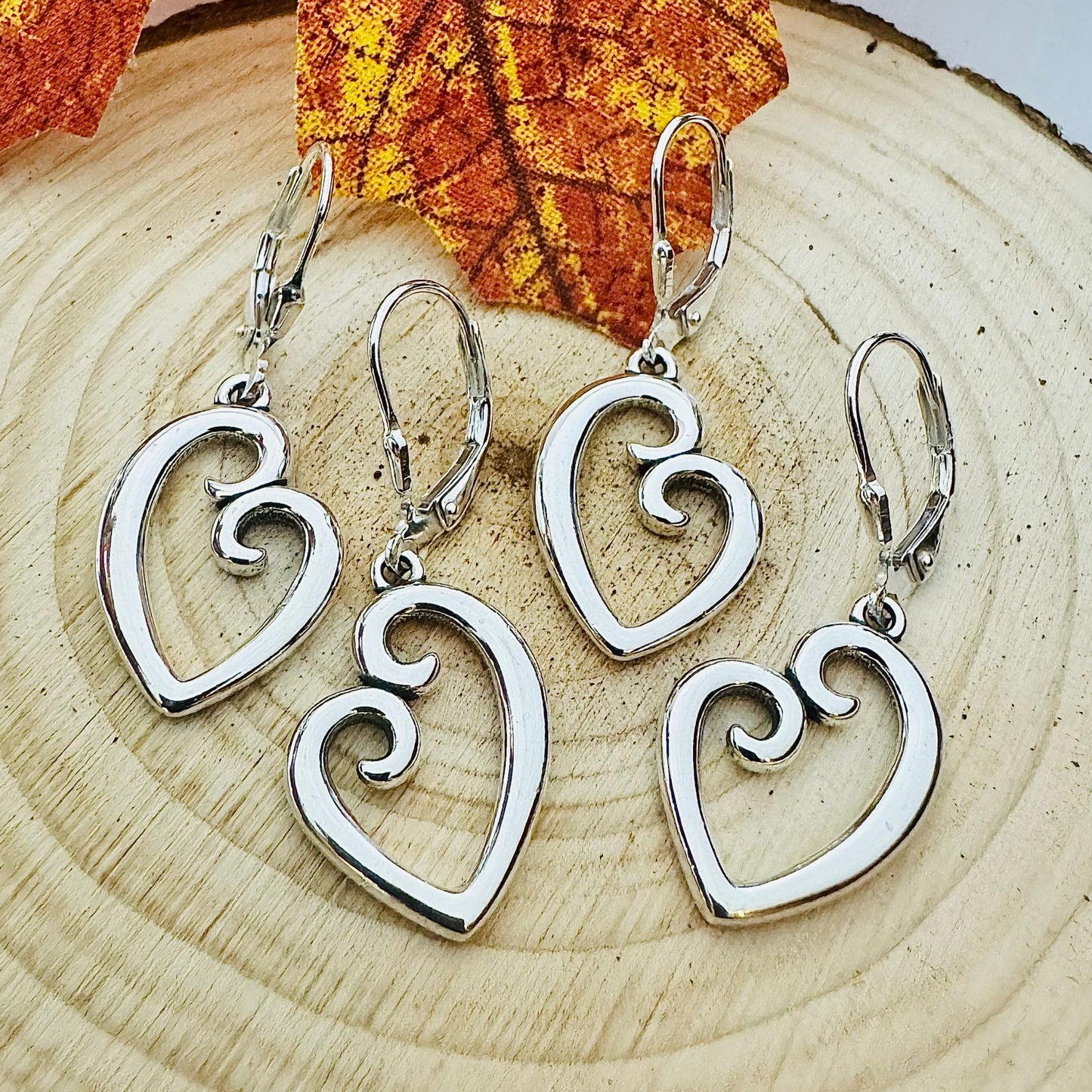 P592 Heart Hook Earrings