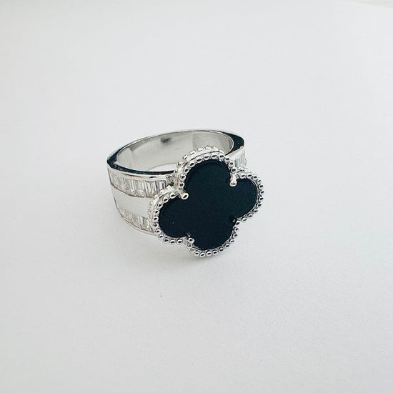 Anillo de trébol negro R1050