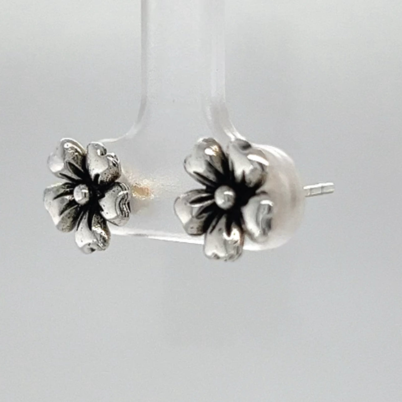 A831 Flower Post Earrings