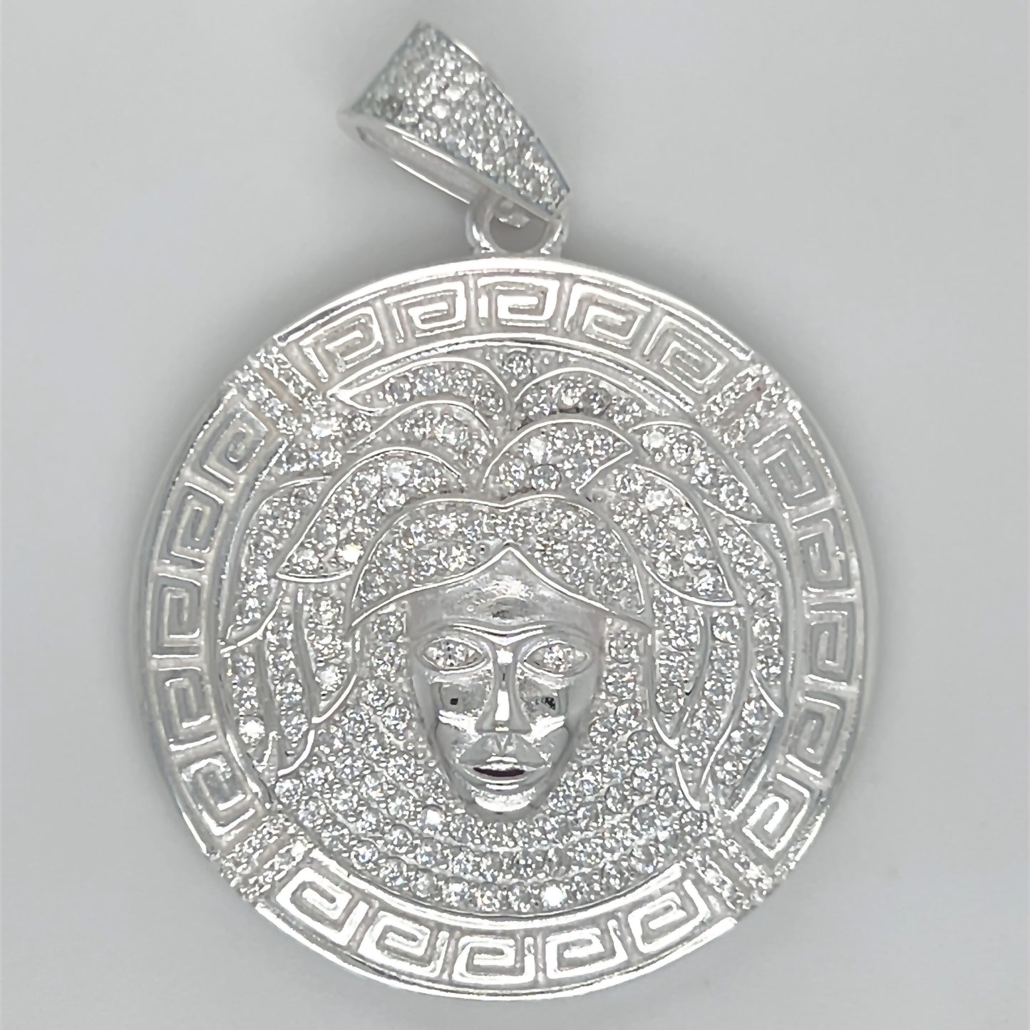 D1369 Colgante de Medusa con circonitas