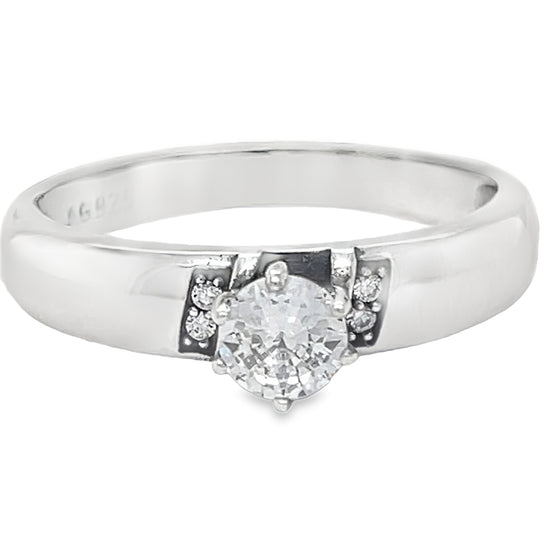 R686 Engagement Ring