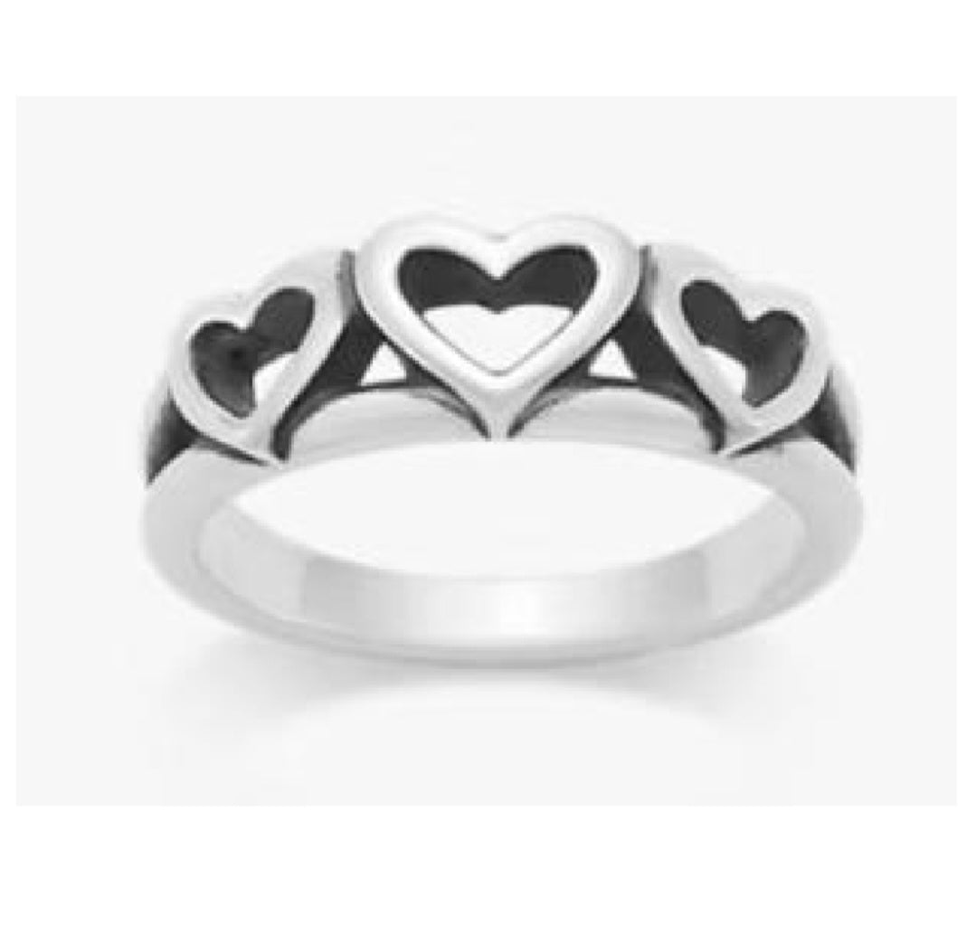 R1098 Anillo de 3 corazones