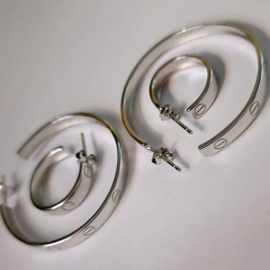 P584 Nail Style Hoop Earrings