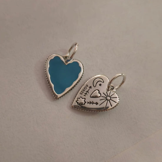 D2309 Blue Heart Charm Medium 15mm