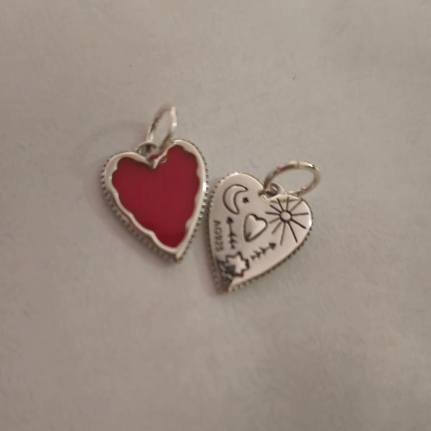 D2313 Red Heart Charm Medium 15mm