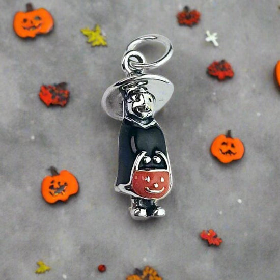 D2352 Girl Witch Costume Pendant