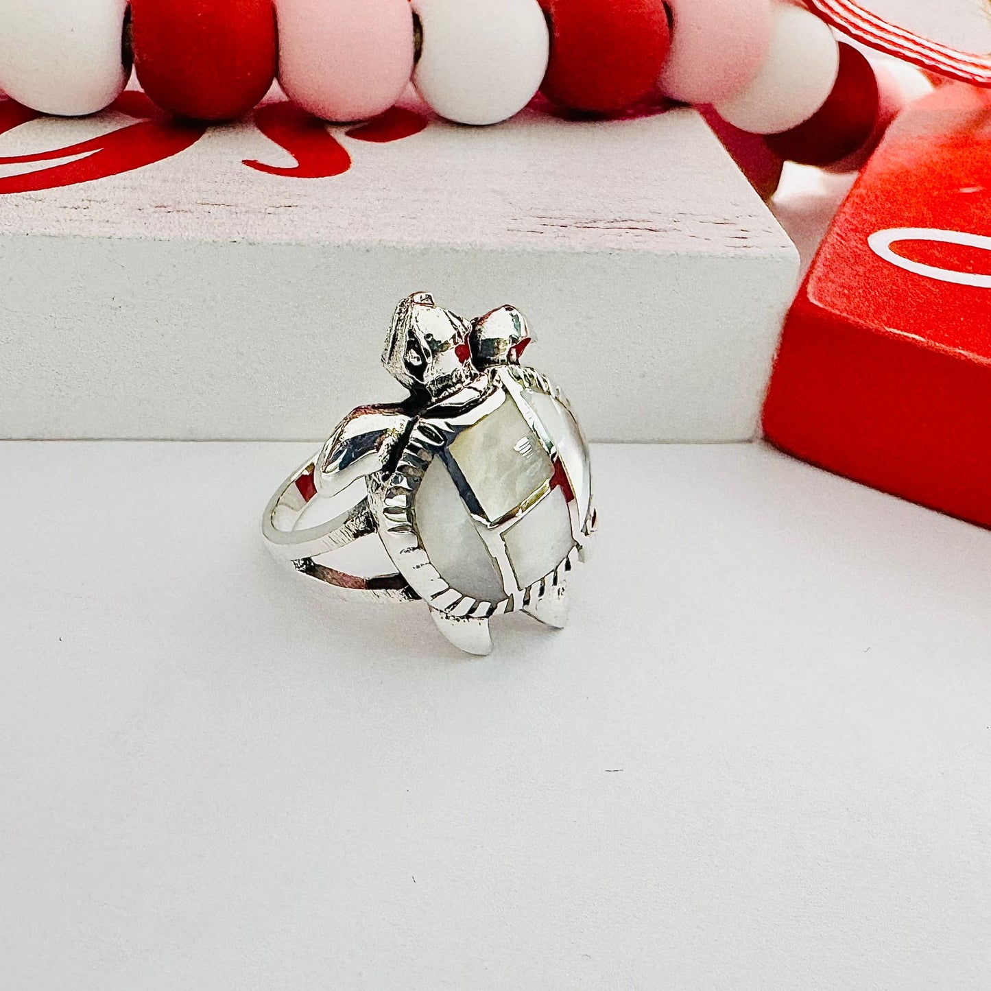 Anillo de tortuga con piedra de perla blanca R1068