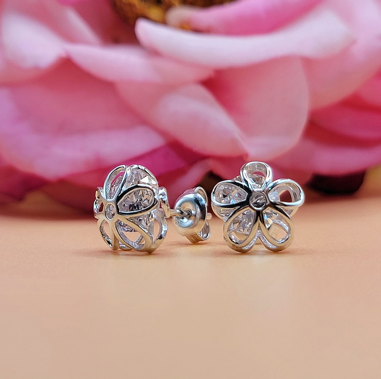 A664 Fower Petals Post Earrings