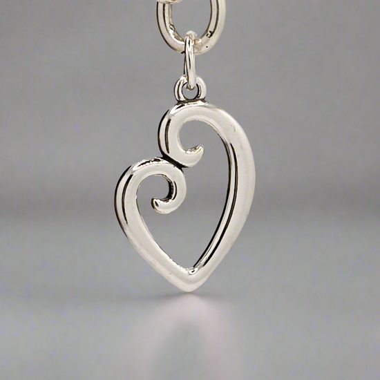 D1928 Small Heart Pendant