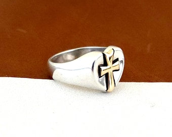 R903 Anillo Corazón Con Cruz De Oro