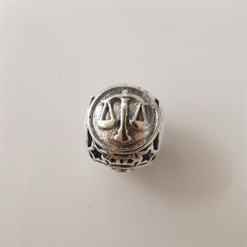 D2362 Libra Charm