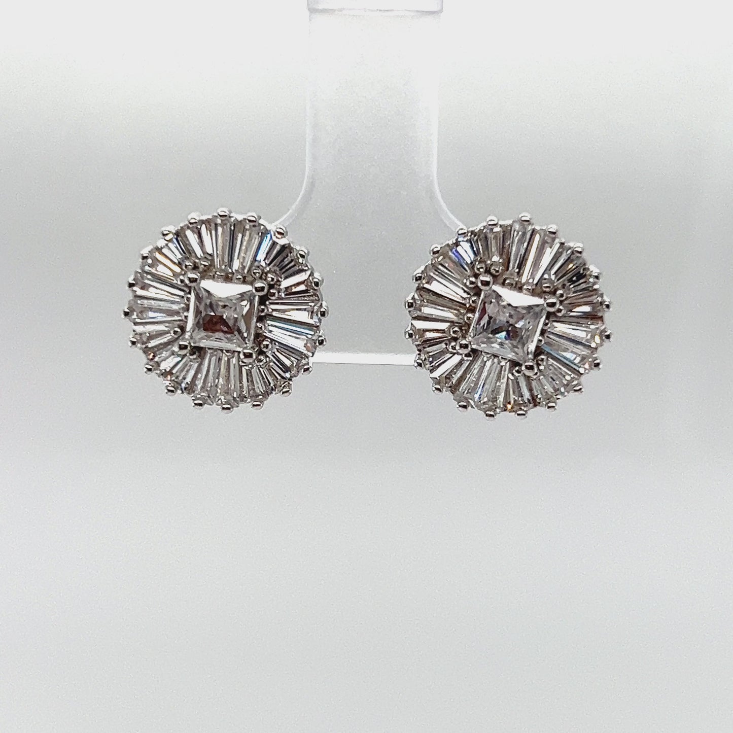 Load and play video in Gallery viewer, Round Cushion Cut Earrings P140
