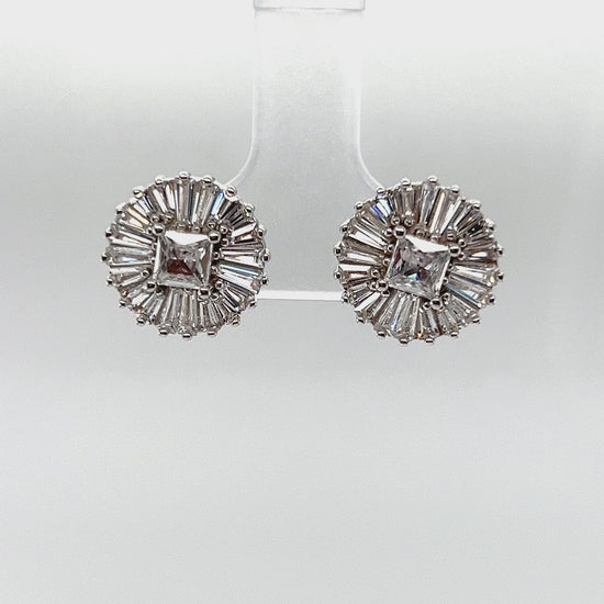 Load and play video in Gallery viewer, Round Cushion Cut Earrings P140
