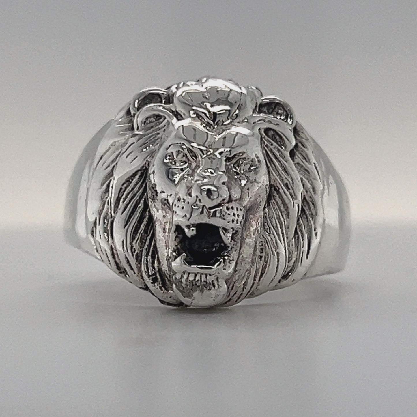 Load and play video in Gallery viewer, R9021 Roaring Lion Head Ring
