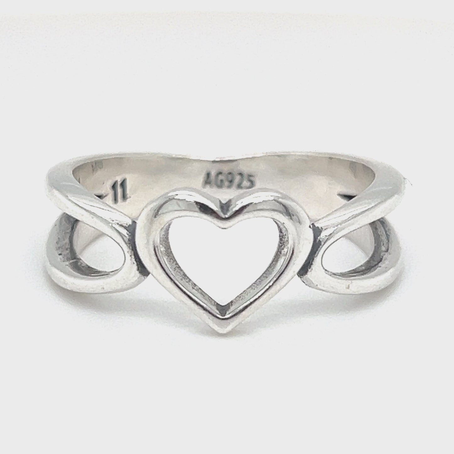 Load and play video in Gallery viewer, R831 Heart with infinite Back Ring
