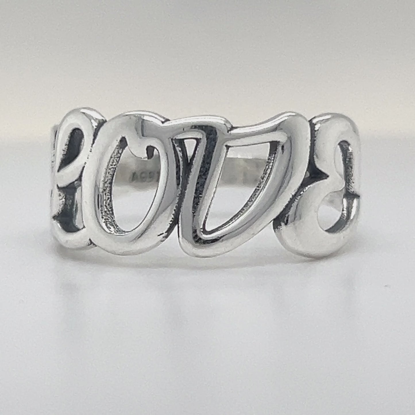 R1106 Love Ring