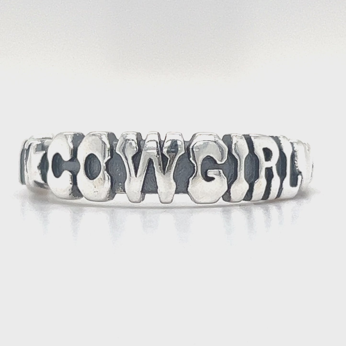 R884 Cowgirl Band Ring