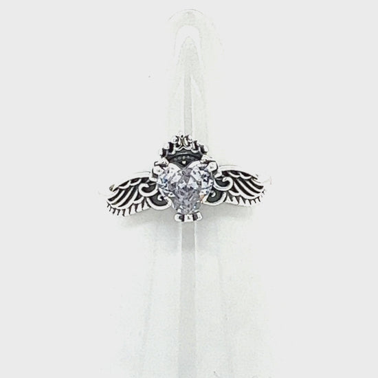 Load and play video in Gallery viewer, R9046 White heart wing Ring
