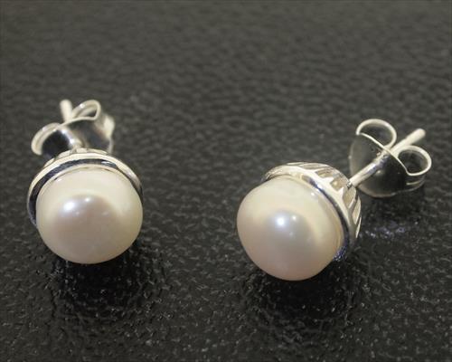 A894 Freshwater Pearl Post Earrings