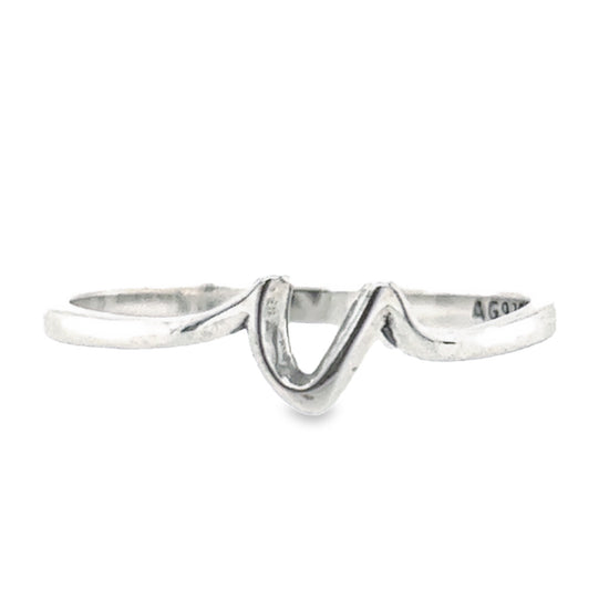 RV1 Letter V Ring